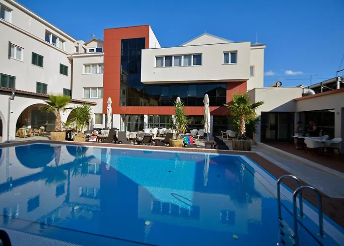 4 star hotel: Hotel Borovnik